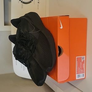 Nike air zoom Pegasus 39 size 11.5 used with box black